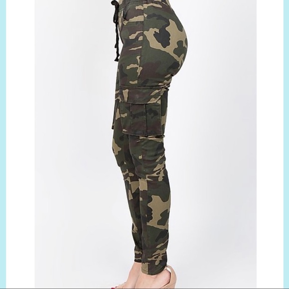 ❌SOLD‼️NWT Camo Joggers - Picture 2 of 4